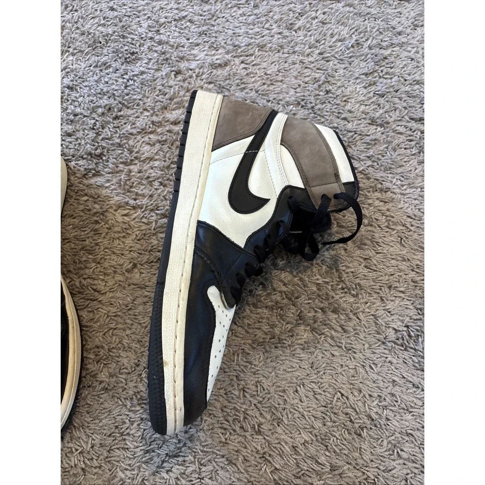 Nike Air Jordan 1 Retro High OG Mocha 55508-105 - Pre Owned Size 11